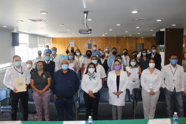 Entrega IMSS Morelos reconocimientos al Mérito Laboral por 25 y 30 años de servicio