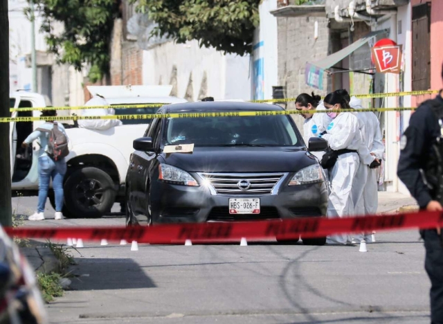 Decenas de elementos de diversos cuerpos de seguridad llegaron a la escena del crimen.