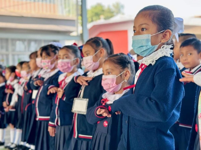 Con las disposiciones se busca prevenir enfermedades respiratorias en las comunidades escolares, informó la SE. 