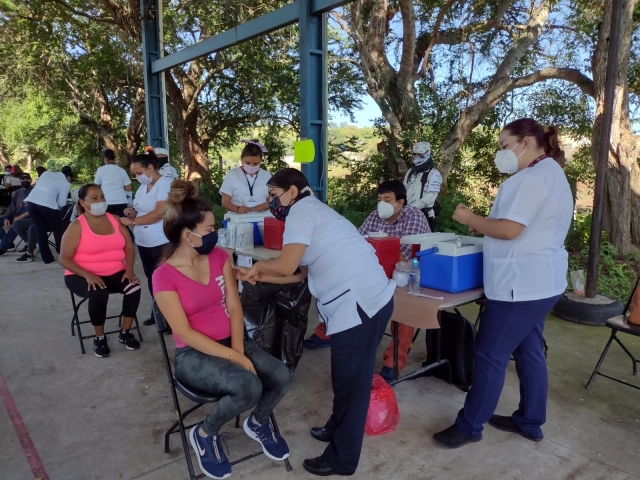 Menores de 30 años tuvieron acceso a vacuna anticovid en Mazatepec