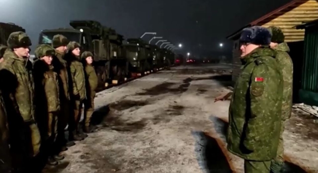 Rusia envía dos mil soldados más a la frontera con Ucrania