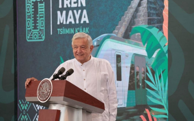 López Obrador aborda primer viaje del Tren Maya