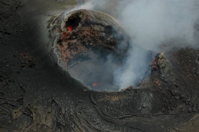 ‘Mauna Loa’ de Hawái, el volcán activo más grande del mundo, hace erupción