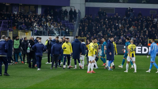 Pelea en las gradas obliga a suspender el partido entre Anderlecht y Fenerbahce