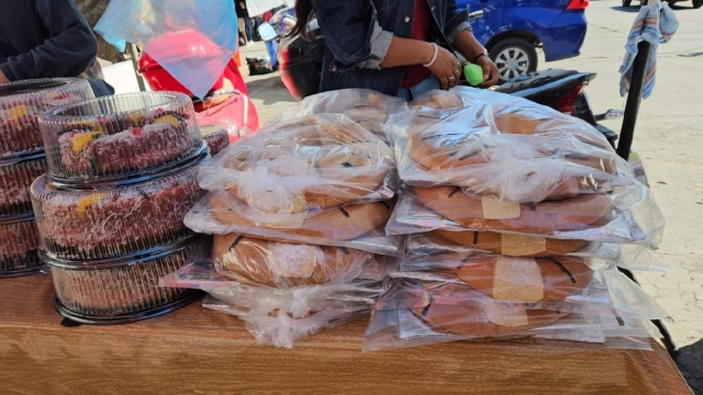 Este viernes inició la venta de roscas en la zona de tradiciones del mercado “Benito Juárez”.