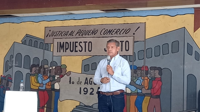 Compromiso de José Luis Urióstegui a trabajar de la mano con comerciantes del ALM