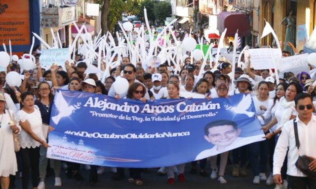 Chilpancingo: Miles marchan pidiendo justicia por el asesinato de Alejandro Arcos