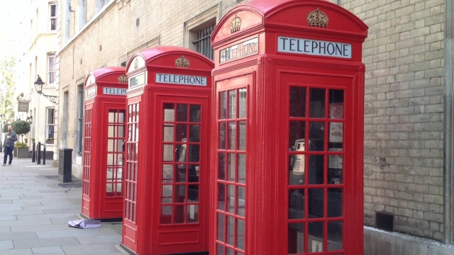 Rehabilitan cabinas telefónicas en Reino Unido.