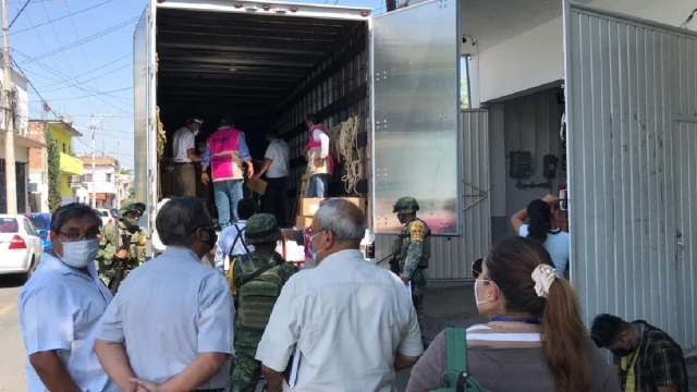 El camión que transportaba el material fue custodiado por militares desde la Ciudad de México hasta Cuautla.