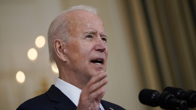 Joe Biden pide no ’bajar la guardia’ frente al COVID-19.