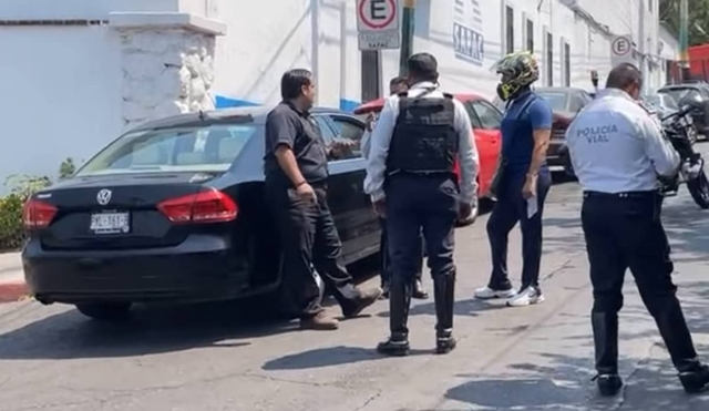 Discusión callejera entre abogados moviliza a policías