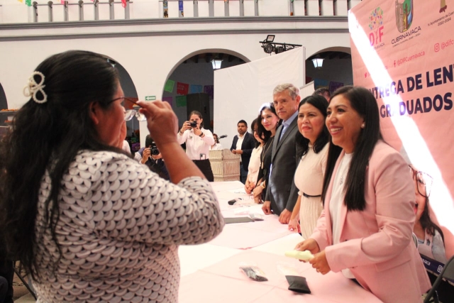 Entrega DIF Cuernavaca 200 lentes graduados a grupos vulnerables