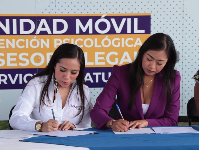 La directora del IMM y la alcaldesa de Atlatlahucan firmaron un convenio de colaboración.