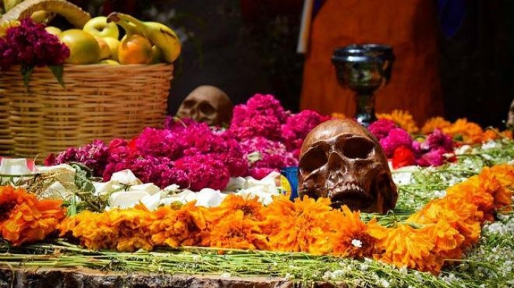 Altar de muertos prehispánico, historia, elementos y fusión cultural