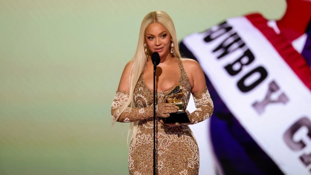 Beyoncé enfrenta una emergencia de moda en los Grammy: Varillas de su vestido la ponen en apuros