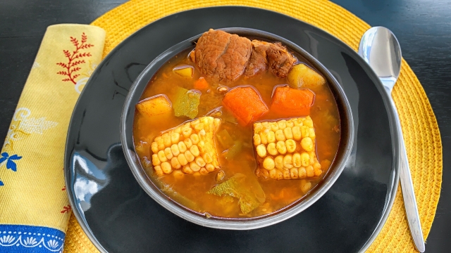 Mole de olla: sabor tradicional mexicano para estos días lluviosos