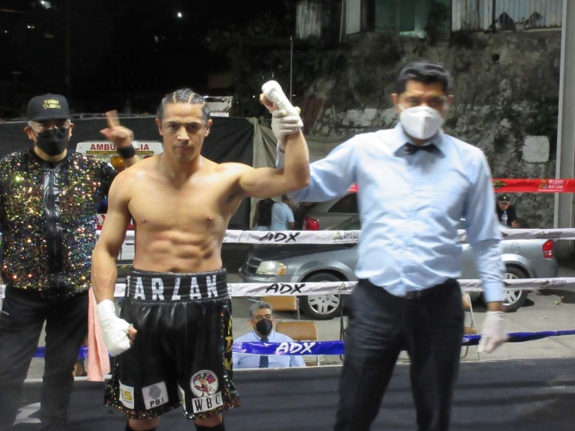 Jamin “Tarzán” Hernández, de la Ciudad de México, ligó su triunfo número once en el box de paga.