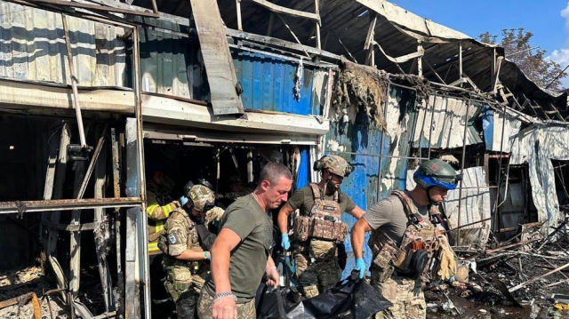 Ataque ruso deja 17 muertos en mercado de Kostiantinivka, Ucrania