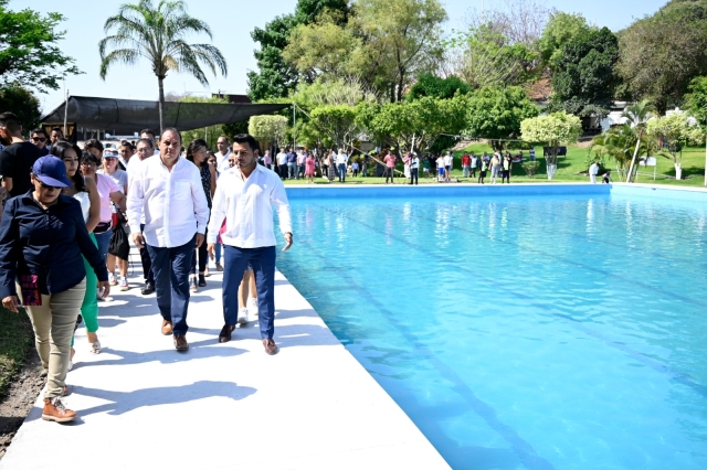 Promueve Cuauhtémoc Blanco deporte al inaugurar rehabilitación de una cancha de usos múltiples en Cuernavaca y una alberca olímpica en Xochitepec