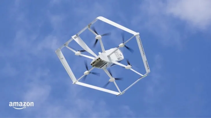Amazon empieza a entregar paquetes con drones