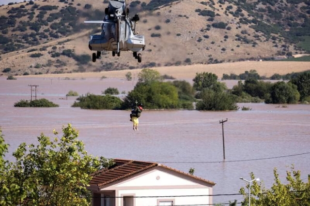 Mueren al menos 14 personas por inundaciones en Grecia