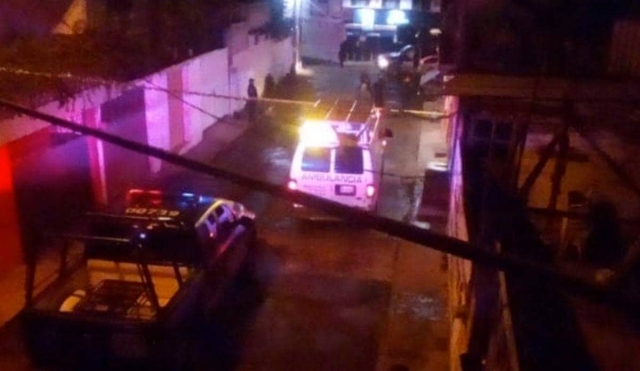 Uno de los tres hombres heridos a balazos en Santa María Ahuacatitlán falleció