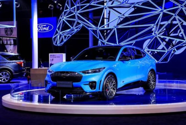 Ford le ‘pisa los talones’ a Tesla: Es el segundo lugar en venta de autos eléctricos en EU