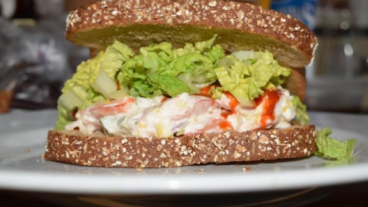 Receta para prepararte un sándwich de atún, ideal para una merienda ligera