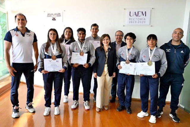 Reconocen a medallistas universitarios