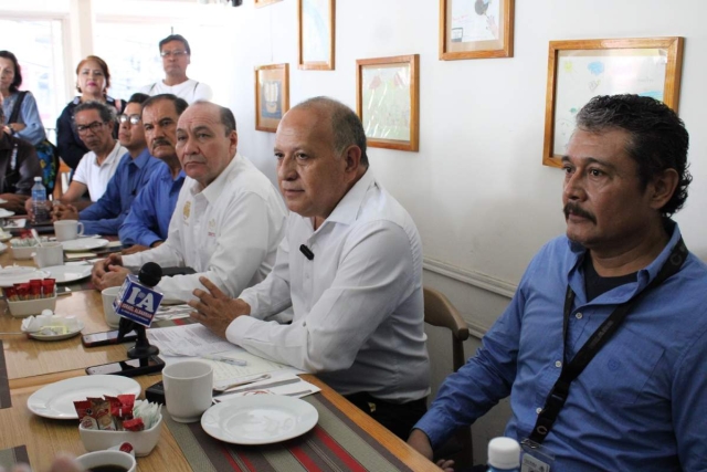 Integrantes de la Federación Democrática de Servidores Públicos, que agrupa a más de 10 sindicatos, emplazaron al ISSSTE a atender su pliego petitorio para mejorar el servicio. 
