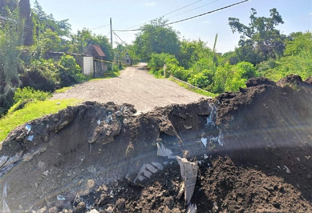 Restringen paso en puente de la colonia 3 de Mayo de Cuautla