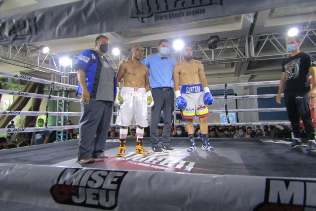 Walter Hernández (segundo de izquierda a derecha) va por su combate número 18; siete peleas profesionales se llevarán a cabo el próximo sábado 13 de noviembre a partir de las siete de la noche.