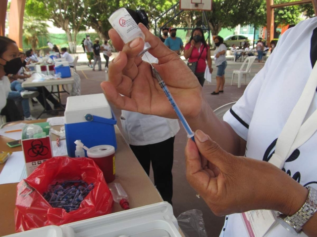   El delegado de los Programas del Bienestar destacó que se tiene una amplia cobertura de todo el esquema de vacunación en los municipios de la región sur de Morelos.