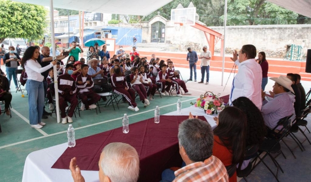 Inaugura Víctor Mercado centro cultural y caminos de saca en Totolapan