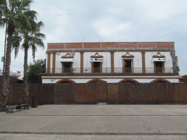 El secretario de Obras aseguró que en lo que resta del año se ejecutará la segunda etapa de la rehabilitación de la presidencia municipal de Jojutla. 