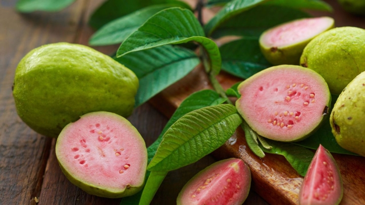 Guayaba, la fruta de temporada que te ayuda a cuidar la salud del corazón