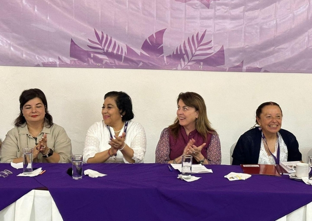 Celebra Margarita González Saravia encuentro de mujeres morenistas