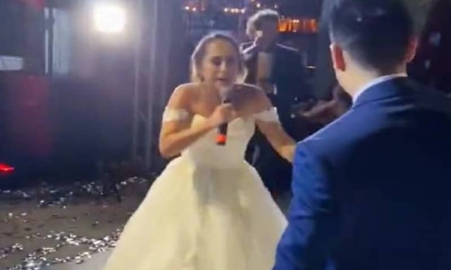 Novia arma batalla de rap en su boda.
