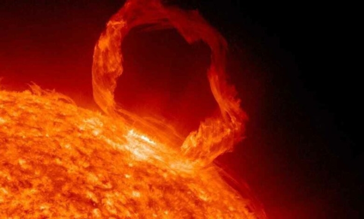 NASA capta potente llamarada solar