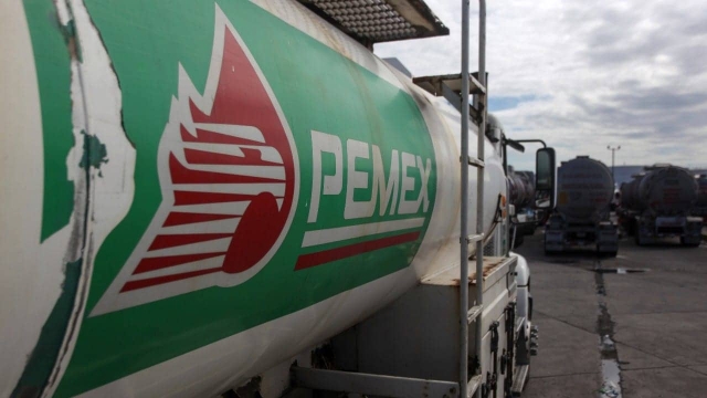 Hacienda anuncia estrategia de apoyo a Pemex.
