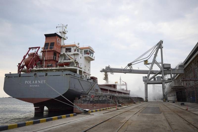 Sale barco comercial de grano desde Odesa, Ucrania; es el primero que parte desde que comenzó el conflicto con Rusia