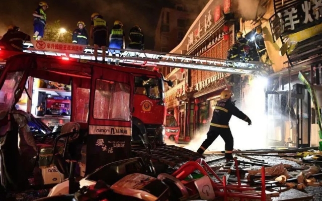 Al menos 31 muertos tras explosión de gas en un restaurante de China