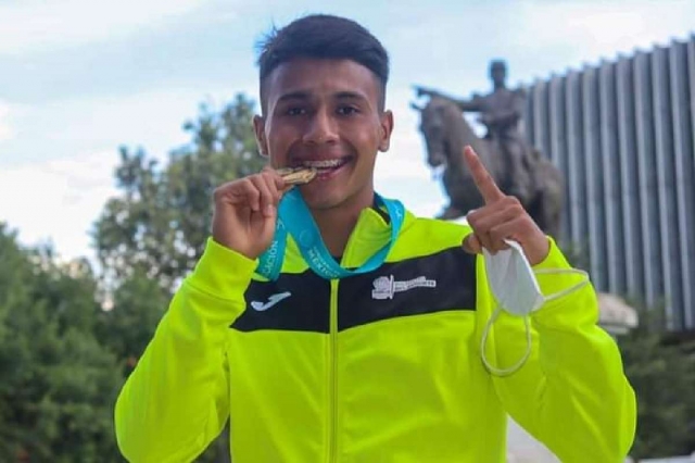 Luis Antonio Ferreiro ha ganado medalla de oro en 400 y 200 metros planos, en los Juegos Nacionales Conade 2021, en suelo regiomontano.