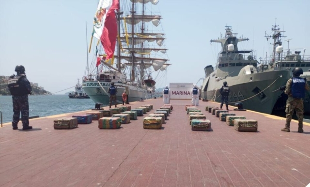 Decomisan 4.2 toneladas de cocaína frente a costas de Guerrero