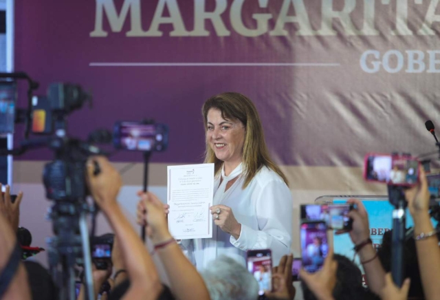 Margarita González Saravia recibió la constancia de mayoría como ganadora de la elección para la gubernatura del estado. 