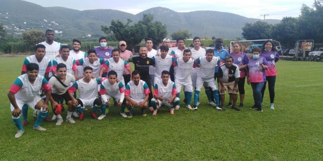 Tlayacapan 4*4 goleó 3-0 a Farmaprecio Zapata.