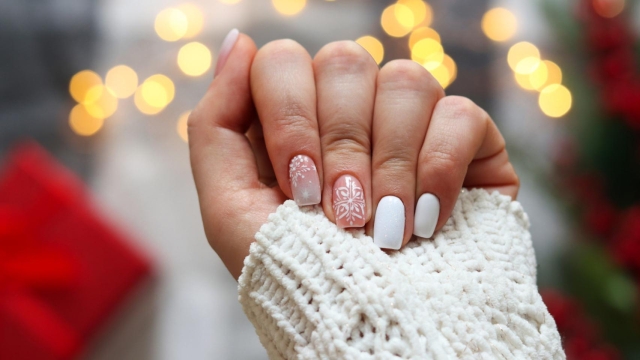 Diseños de uñas navideños: Elegancia y creatividad para estas fiestas