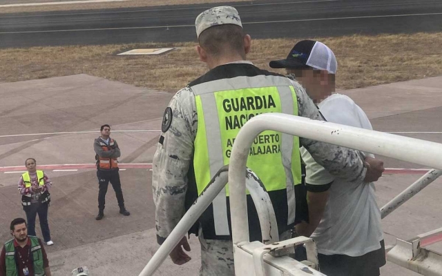 Vinculan a proceso al hombre que trató de desviar avión de Volaris