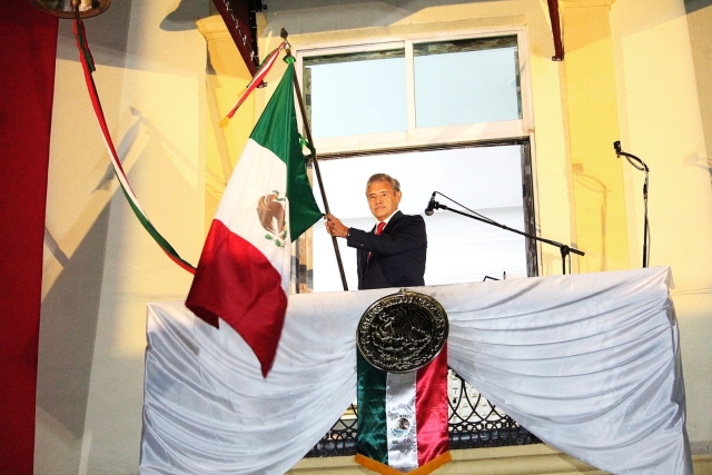 Celebran alcalde y cabildo capitalinos conmemoración del grito de inicio de independencia de México