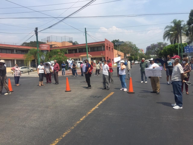 Protesta  Asociación Cívica Morelense en la avenida Morelos